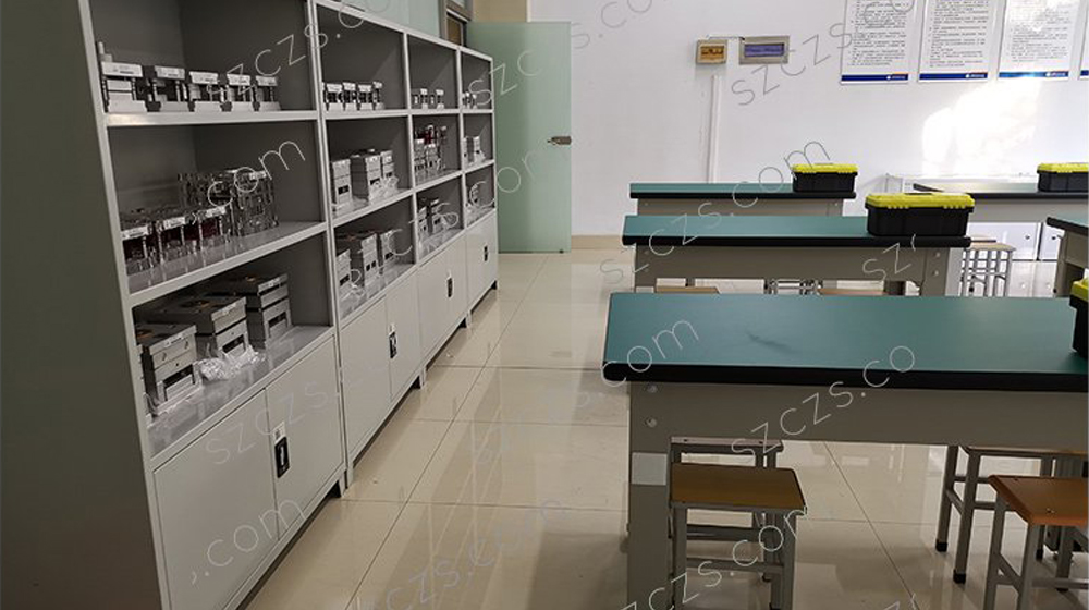 模具拆裝成型實(shí)訓(xùn)室